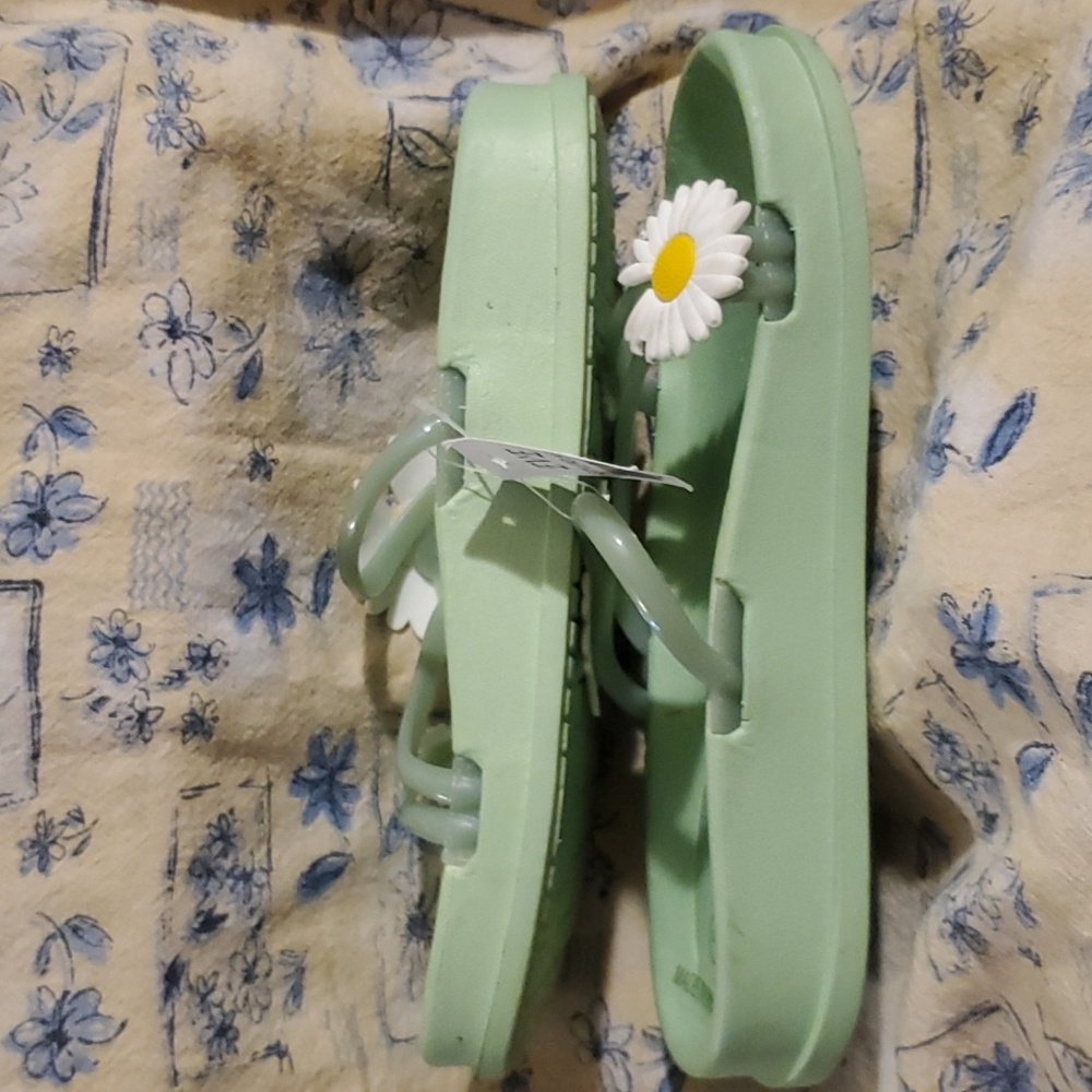 BNWT:  Green Rubber Sandals - Picture 3 of 6